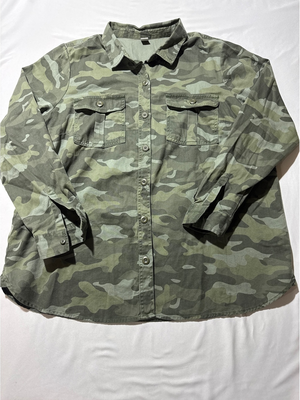 Old Navy XL Camo Button-Up Shirt - Classic Military Style